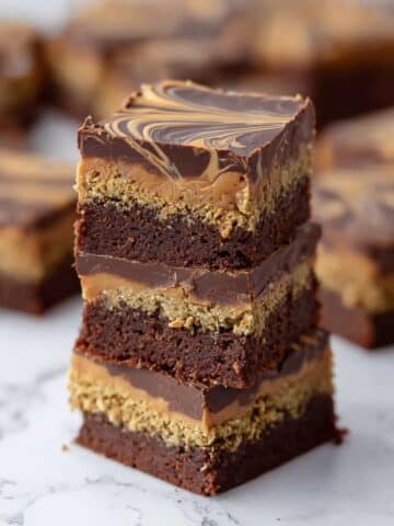 Viral Dubai Chocolate Brownies with Pistachio Kataifi and Chocolate Topping Recipe