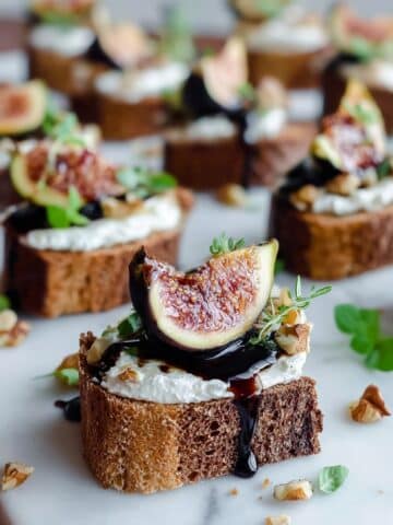 Balsamico Oven Fig Crostinis Recipe
